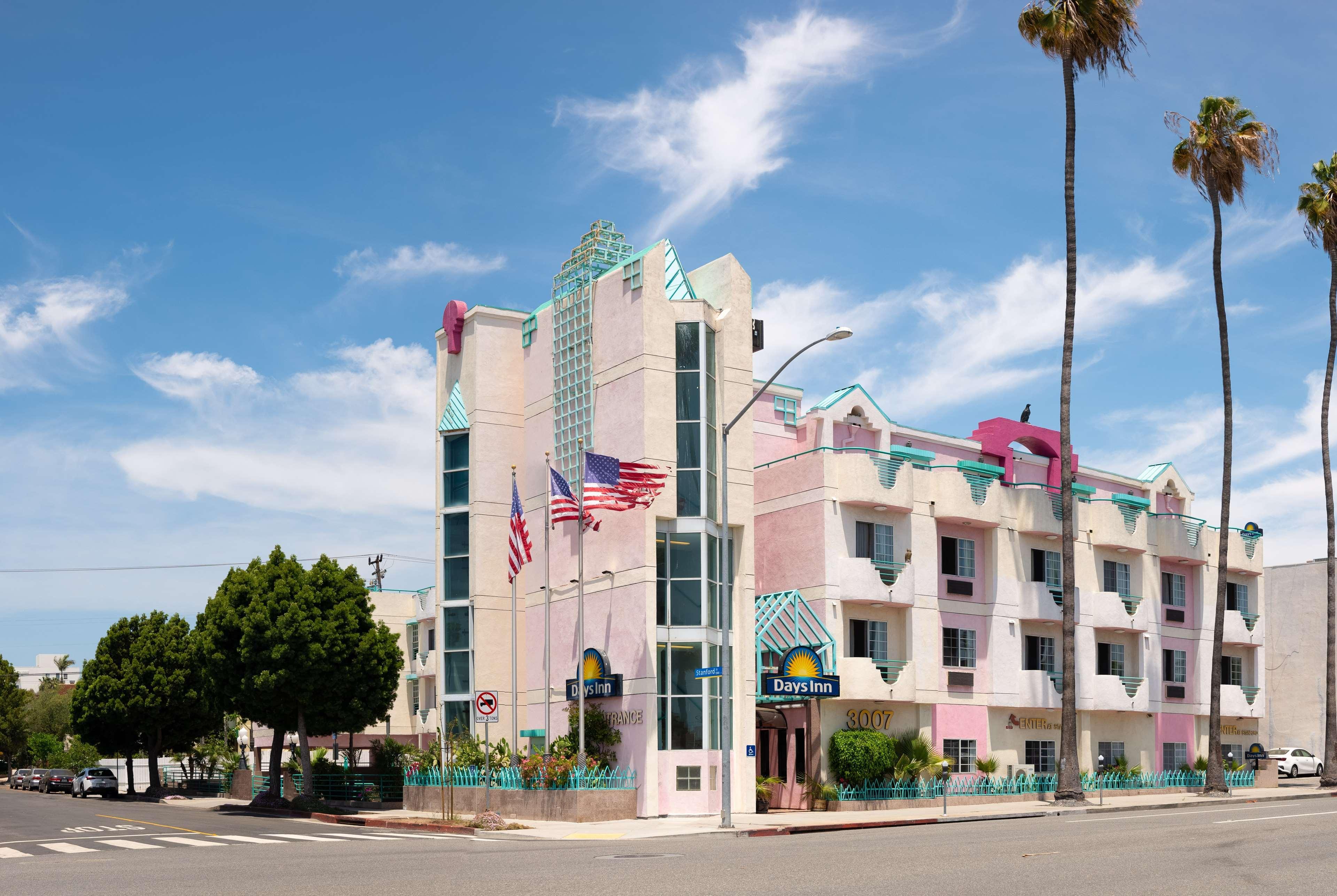 Days Inn By Wyndham Santa Monica Bagian luar foto
