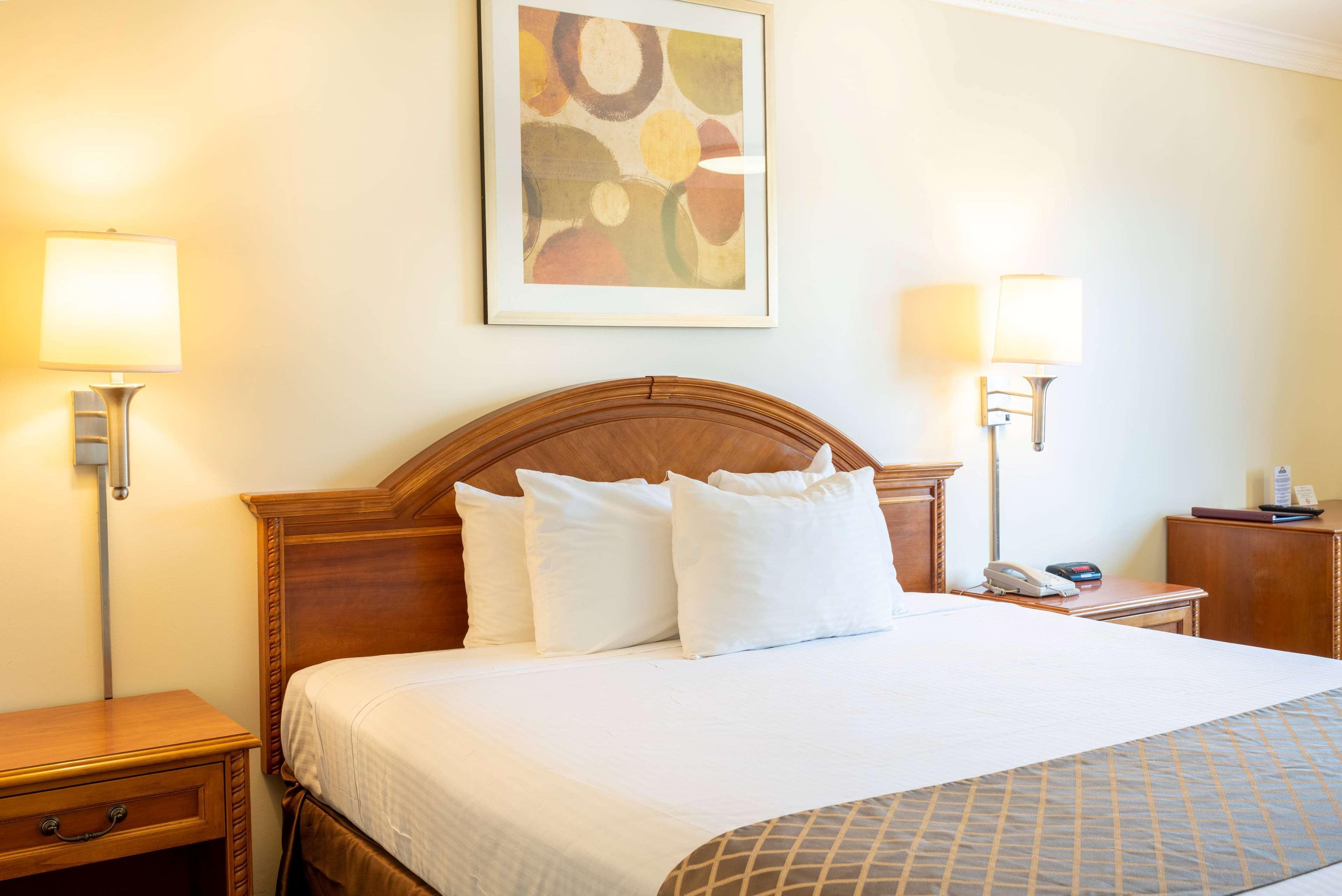 Days Inn By Wyndham Santa Monica Bagian luar foto