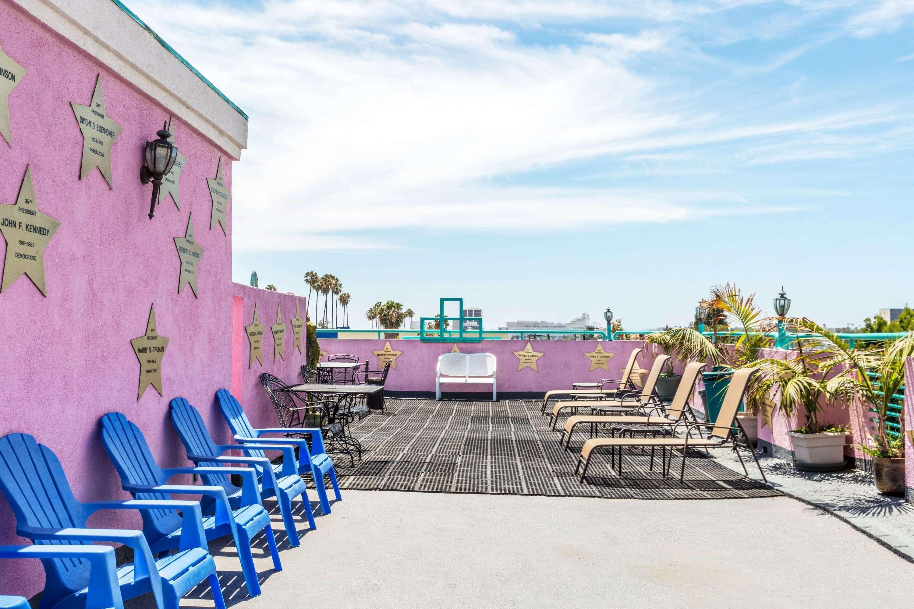 Days Inn By Wyndham Santa Monica Bagian luar foto