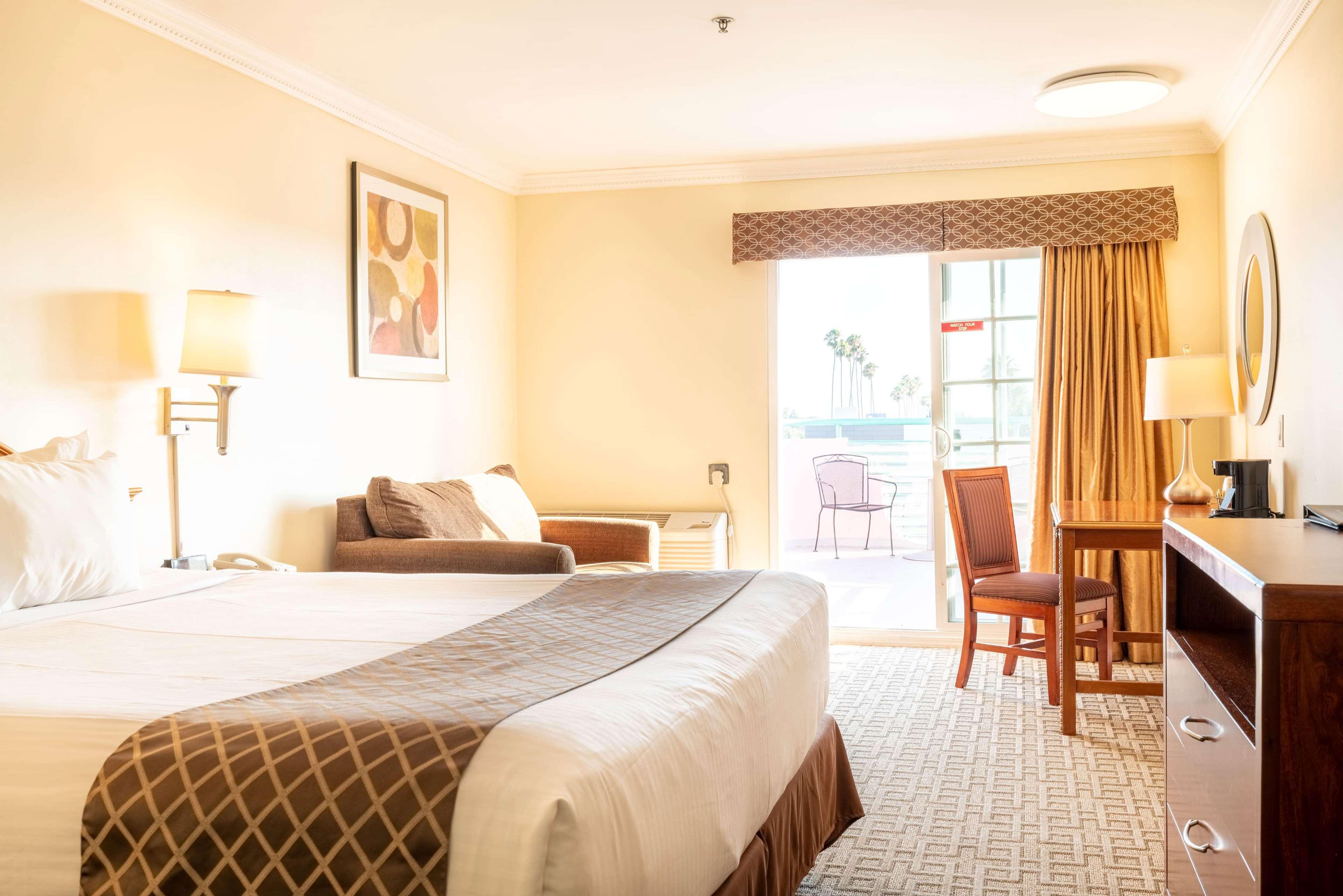 Days Inn By Wyndham Santa Monica Bagian luar foto