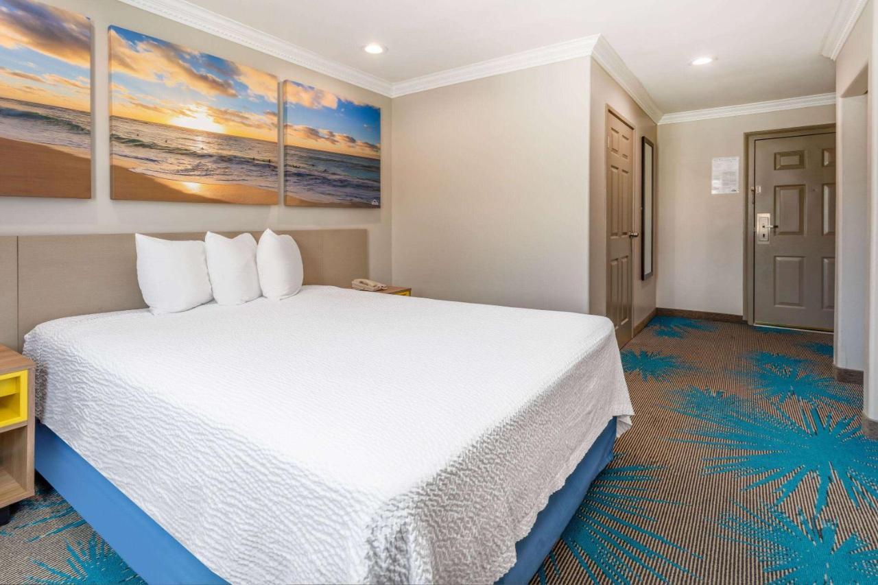 Days Inn By Wyndham Santa Monica Bagian luar foto